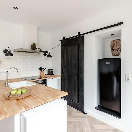 Apartment Leafy Place - A Great Couples Getaway!