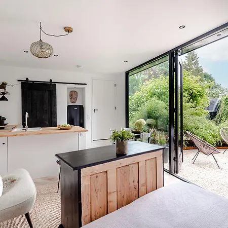Leafy Place - A Great Couples Getaway! Apartament *